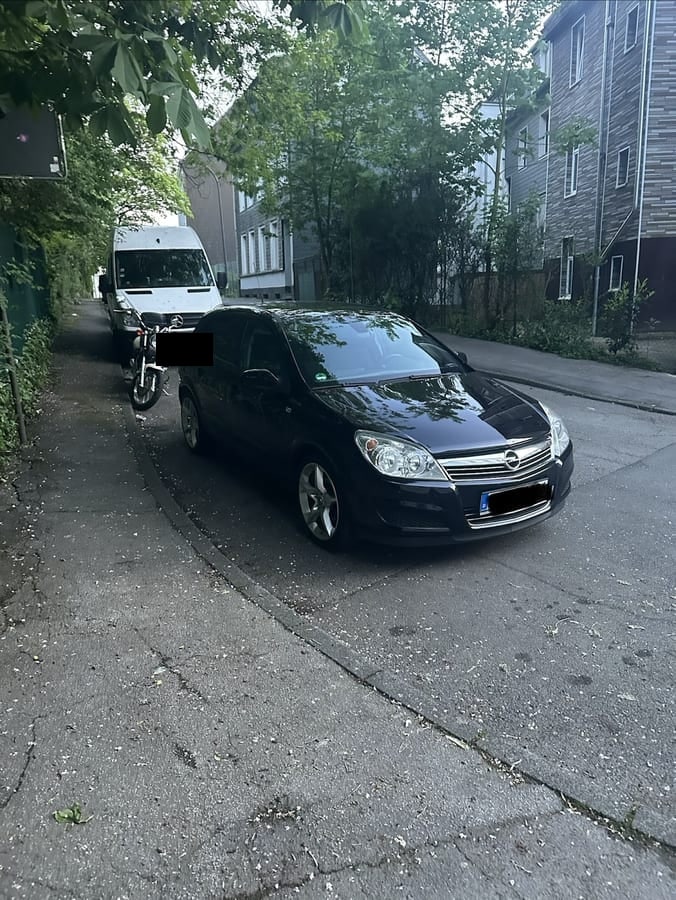Dunkler Kombi nach der Aufbereitung, bereit zur Abholung