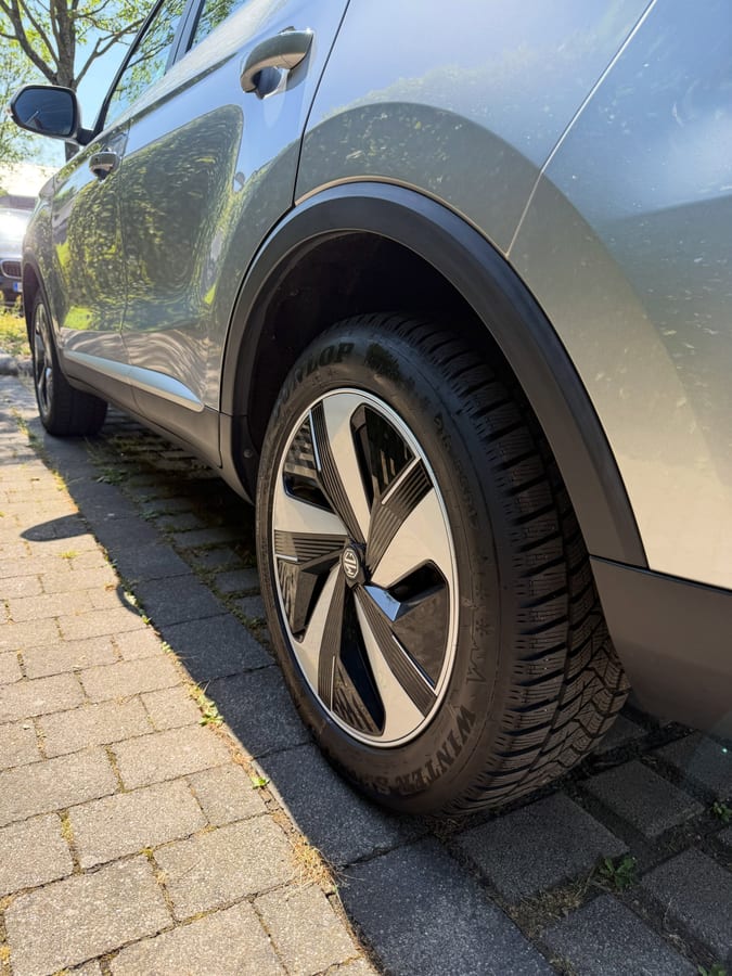 Felge und Reifen eines MG nach der Felgenreinigung