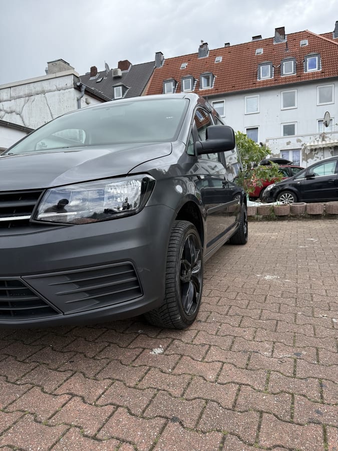 VW Caddy nach der Außenaufbereitung